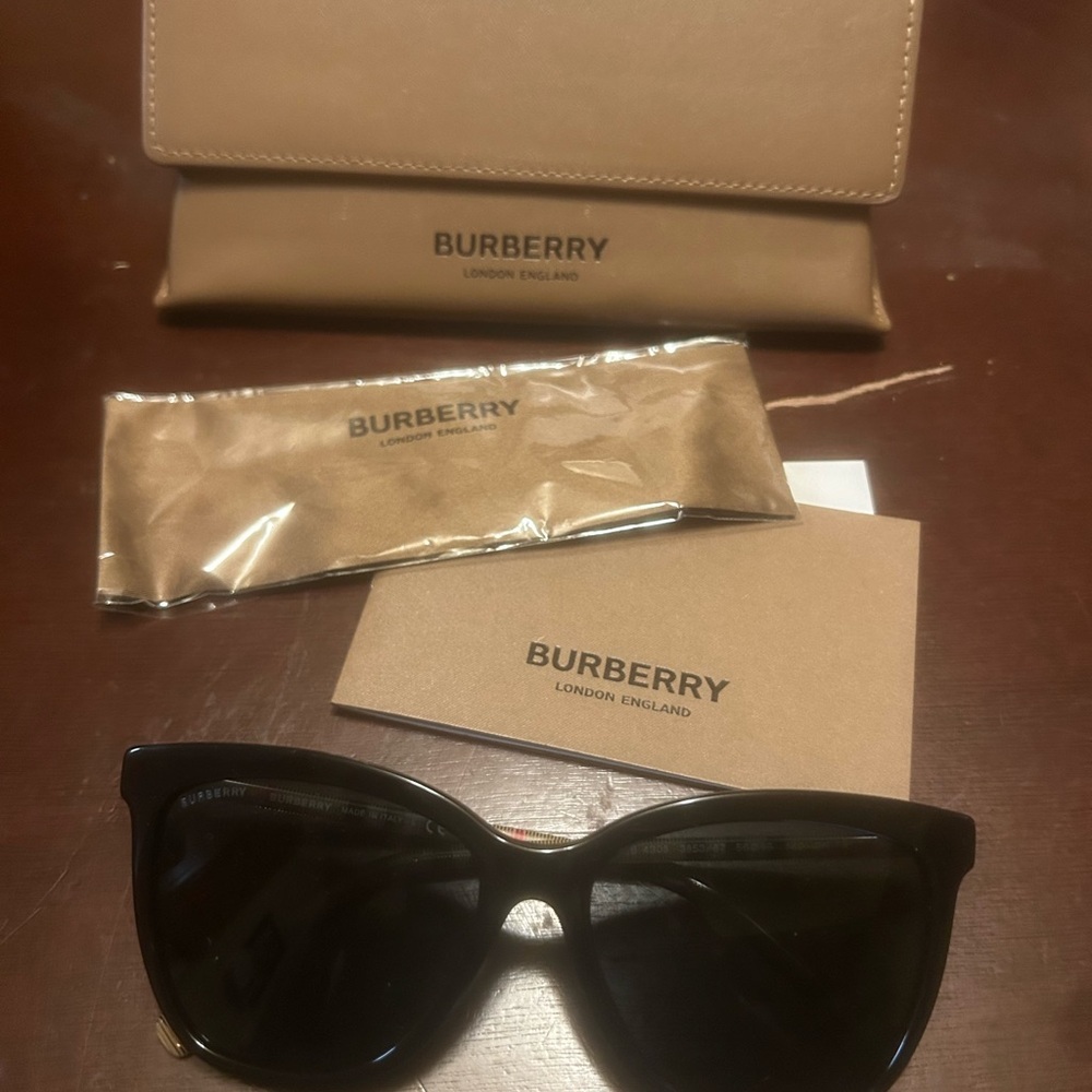 Burberry Women's Sunglasses in Classic Black